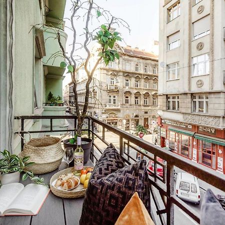 Chill On The Screened Balcony-Budapest Most Historic Landmarks Buitenkant foto