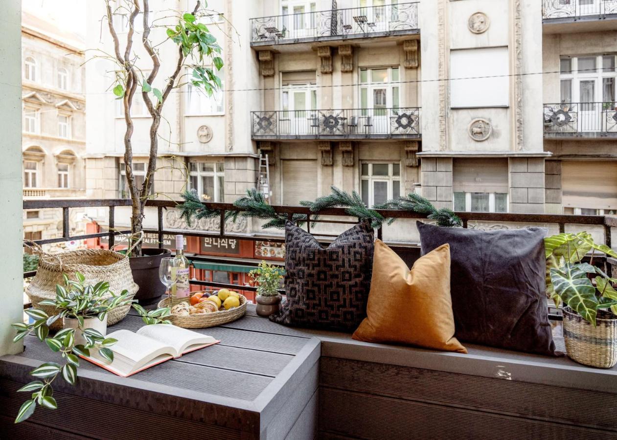 Chill On The Screened Balcony-Budapest Most Historic Landmarks Buitenkant foto