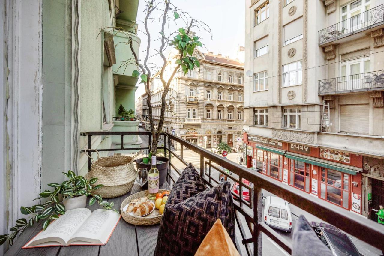 Chill On The Screened Balcony-Budapest Most Historic Landmarks Buitenkant foto