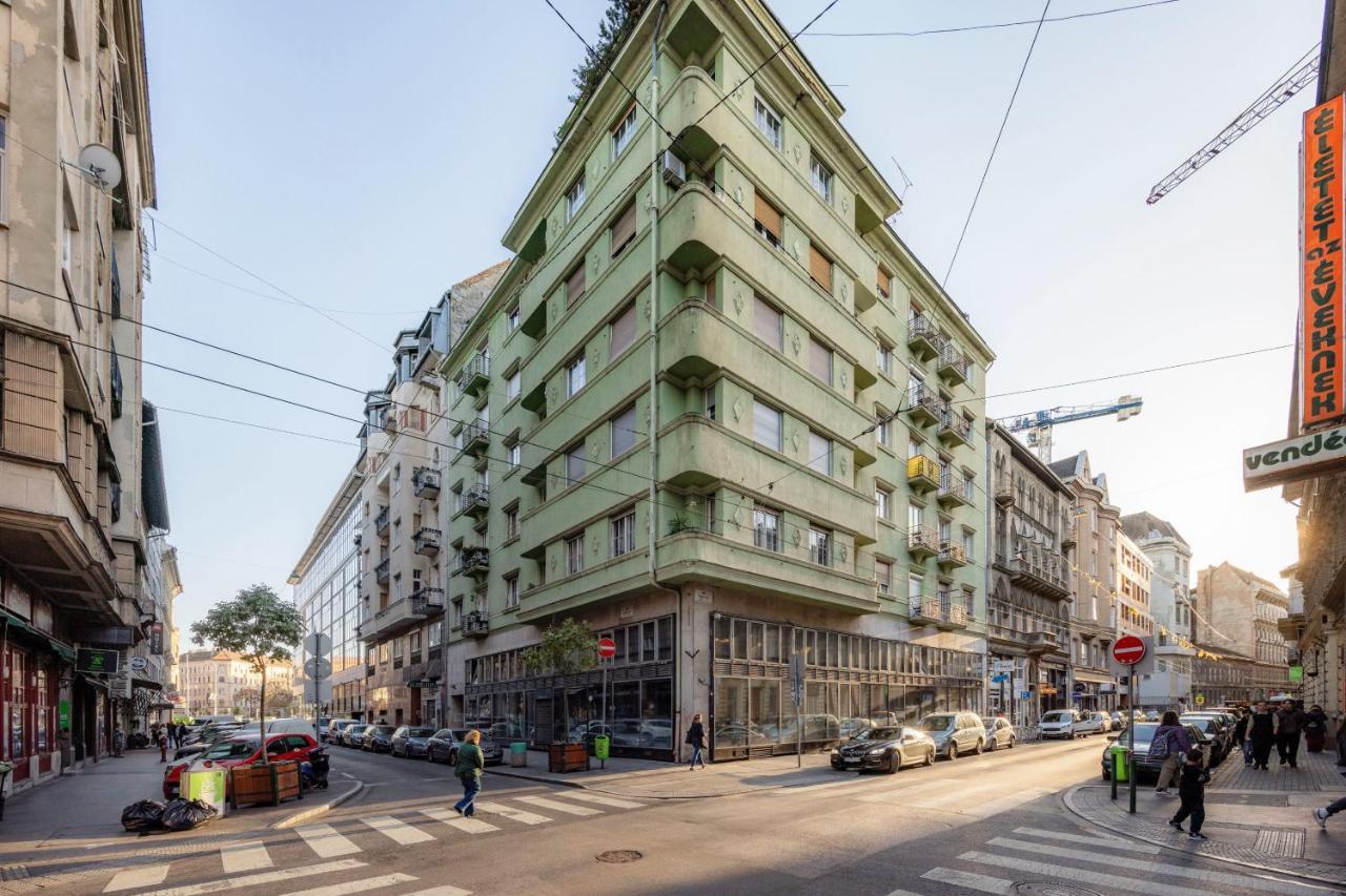 Chill On The Screened Balcony-Budapest Most Historic Landmarks Buitenkant foto